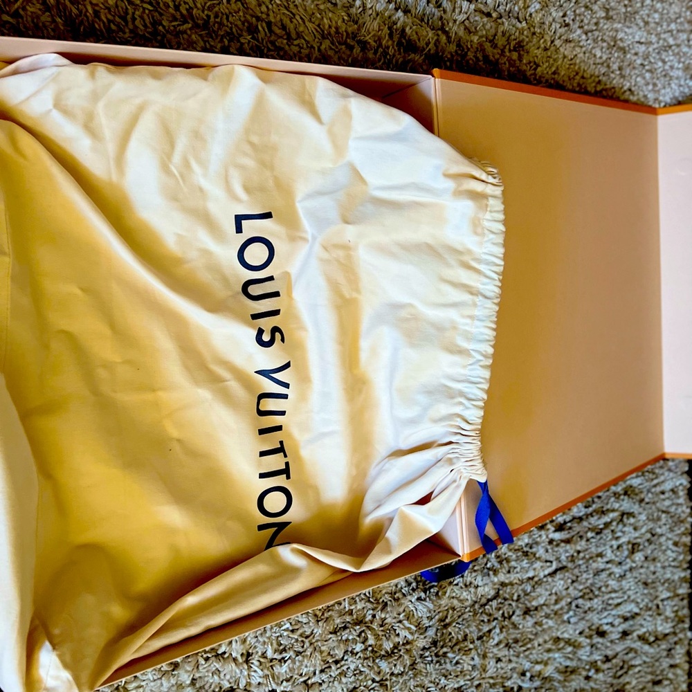 Selling LV box and dust bag mailing box form price 55 or BO
